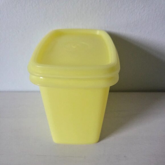 Vintage Tupperware Rectangle Yellow Storage Container 1243-3 With Lid 1244-6 - Picture 2 of 6